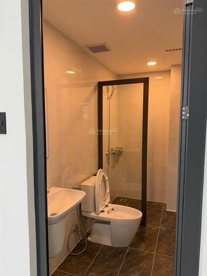 Nhà kdc nhơn đức vạn phát hưng, nhà bè, dt 5x19m, 1 trệt 2 lầu 1 tum, 5pn, 5wc, giá 7,6 tỷ