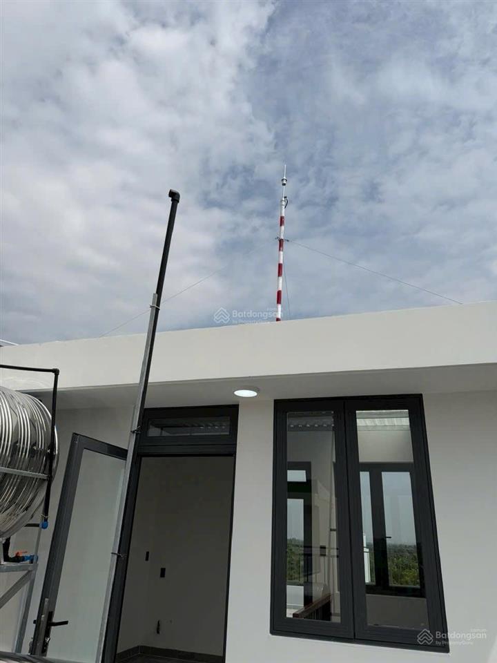 Nhà kdc nhơn đức vạn phát hưng, nhà bè, dt 5x19m, 1 trệt 2 lầu 1 tum, 5pn, 5wc, giá 7,6 tỷ