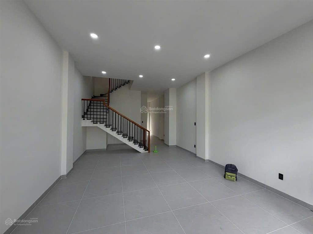 Nhà kdc nhơn đức vạn phát hưng, nhà bè, dt 5x19m, 1 trệt 2 lầu 1 tum, 5pn, 5wc, giá 7,6 tỷ