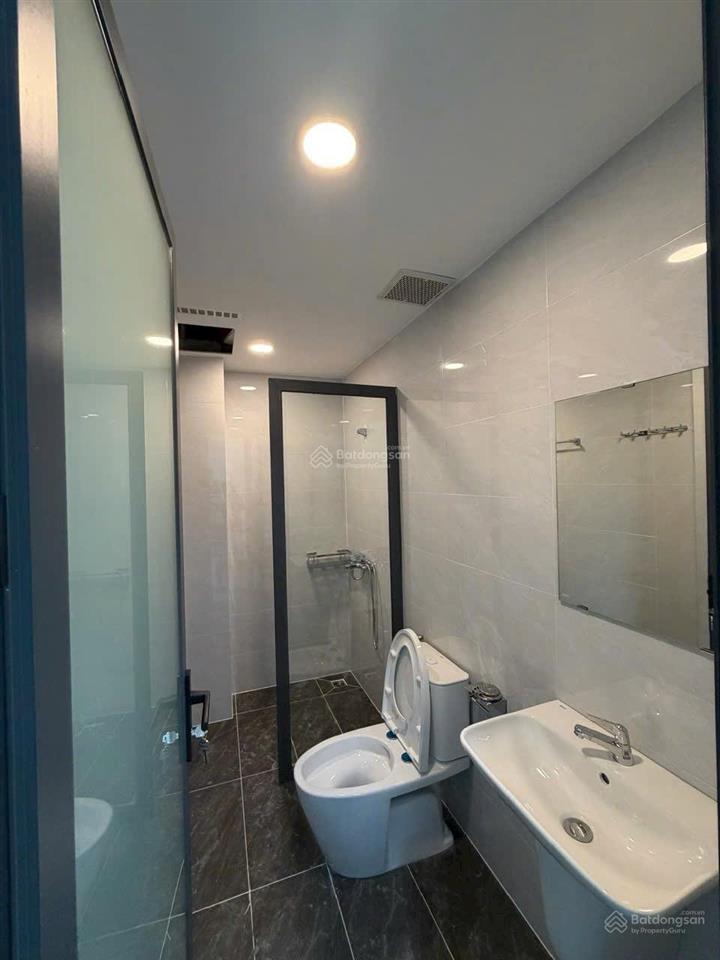 Nhà kdc nhơn đức vạn phát hưng, nhà bè, dt 5x19m, 1 trệt 2 lầu 1 tum, 5pn, 5wc, giá 7,6 tỷ