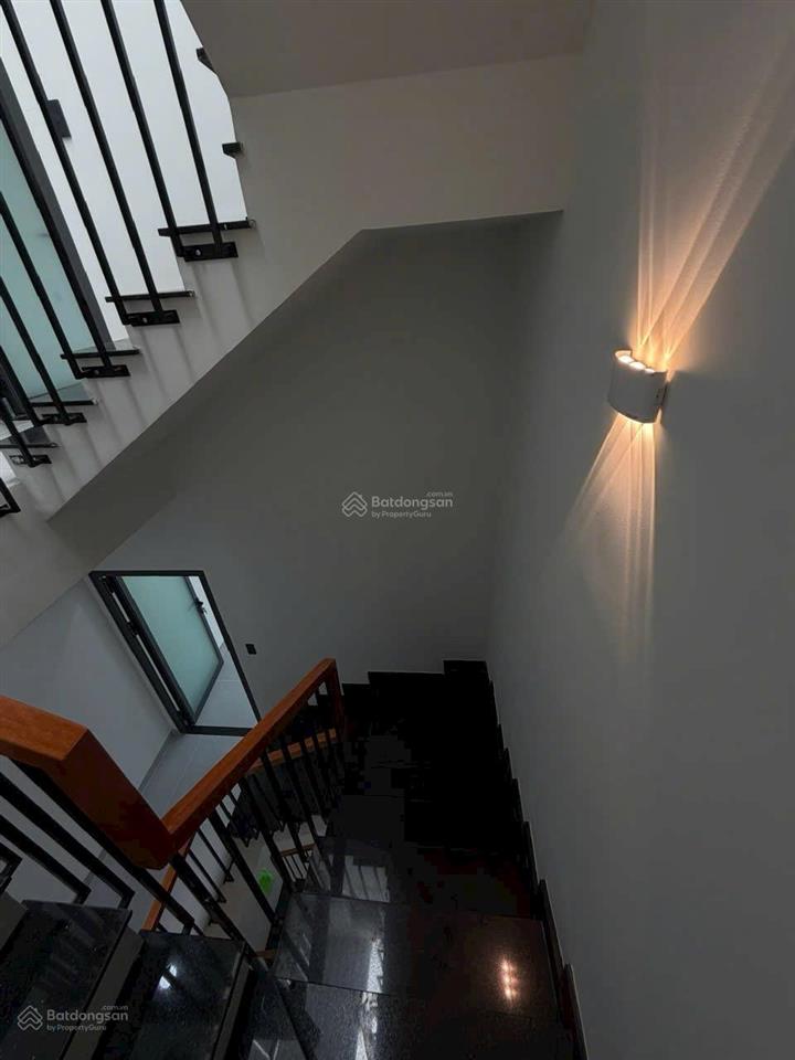 Nhà kdc nhơn đức vạn phát hưng, nhà bè, dt 5x19m, 1 trệt 2 lầu 1 tum, 5pn, 5wc, giá 7,6 tỷ