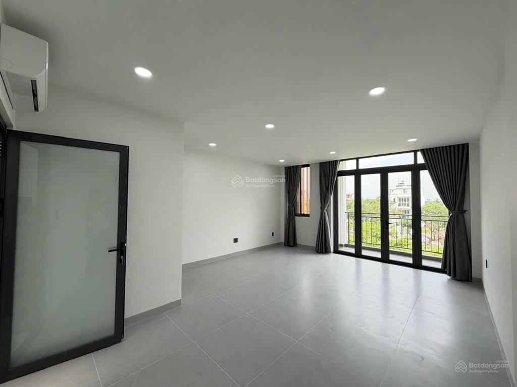 Nhà kdc nhơn đức vạn phát hưng, nhà bè, dt 5x19m, 1 trệt 2 lầu 1 tum, 5pn, 5wc, giá 7,6 tỷ