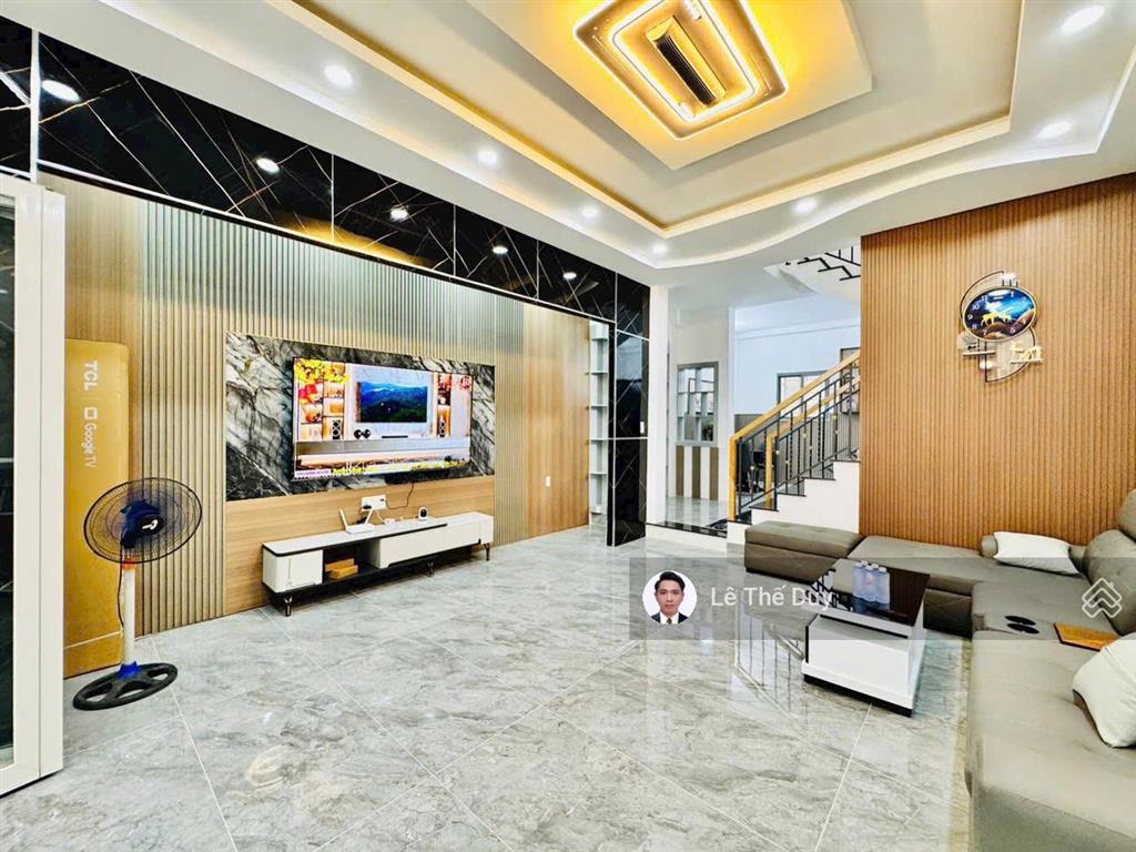 (giảm 200 triệu) căn nhà đẹp ngang hơn 5 mét ngay công viên làng hoa quang trung p.thông tây hội.