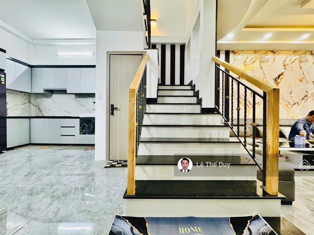 (giảm 200 triệu) căn nhà đẹp ngang hơn 5 mét ngay công viên làng hoa quang trung p.thông tây hội.