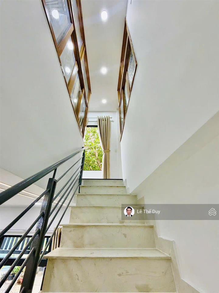 Căn nhà phố ngang 9.5m gần công viên làng hoa  đường 8m thông cực đẹp. chỉ 5.xtỷ. đường số 21.