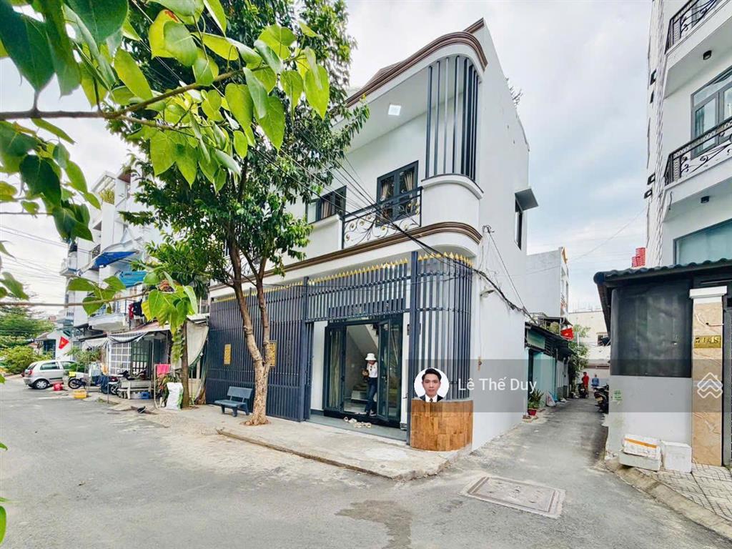 Căn nhà phố ngang 9.5m gần công viên làng hoa  đường 8m thông cực đẹp. chỉ 5.xtỷ. đường số 21.
