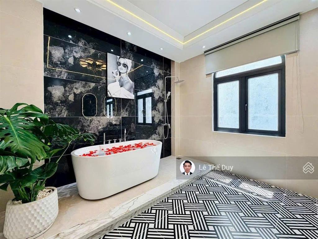 Nở hậu khủng 8,3m tài lộc siêu phẩm tú mỡ đối diện vincom phan văn trị chỉ 7,98 tỷ.