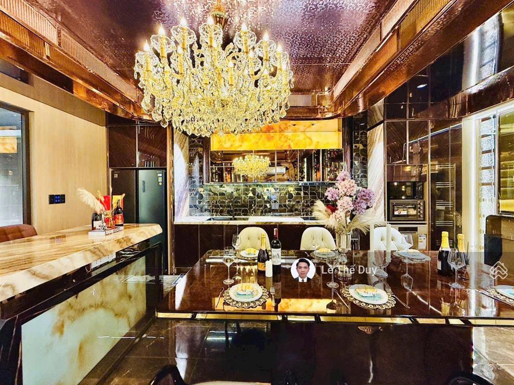 Tận hưởng đặc quyền sống thượng lưu dinh thự 5x20m đường 8m bàn cờ p.14 gò vấp chỉ 16.x tỷ!