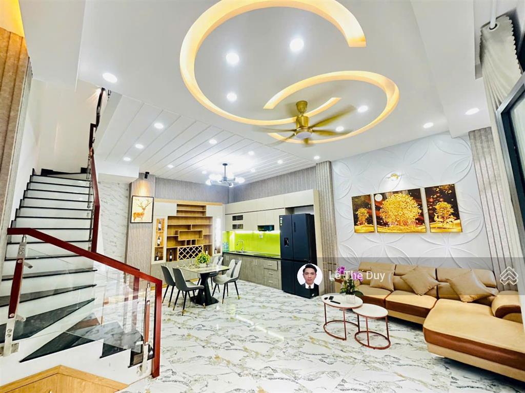 Bề ngang cực hiếm 5.5m siêu phẩm 4 tầng kề công viên làng hoa chỉ 6.5 tỷ