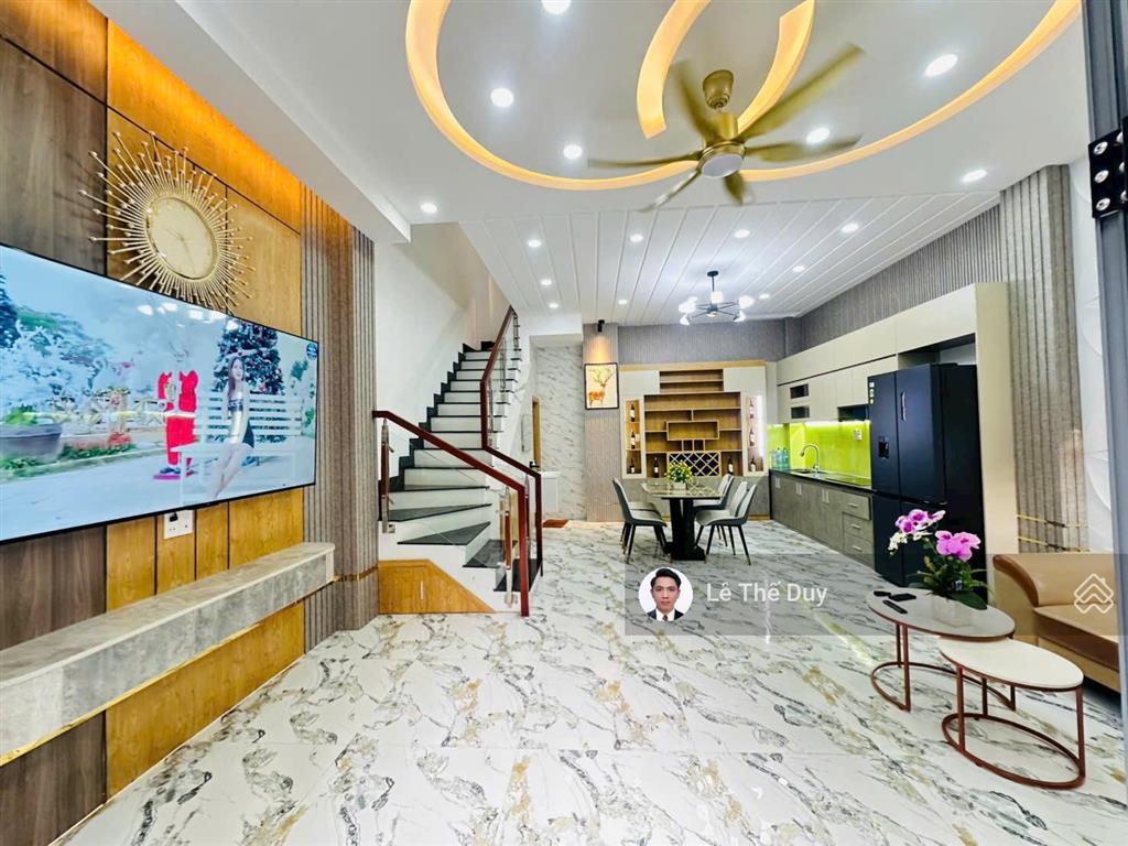 Bề ngang cực hiếm 5.5m siêu phẩm 4 tầng kề công viên làng hoa chỉ 6.5 tỷ