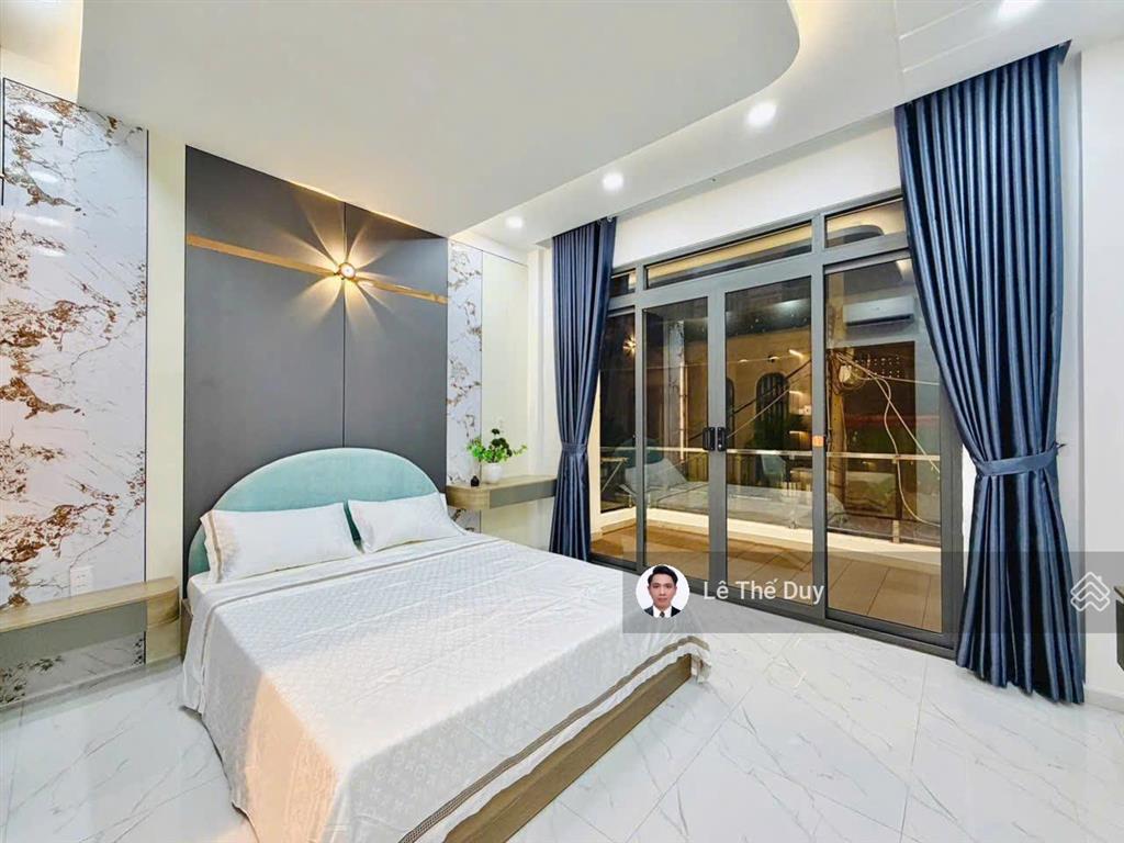 Nở hậu tài lộc  bước vài bước ra emart 2 siêu phẩm 4 tầng nguyễn tư giản chỉ 7.35 tỷ!