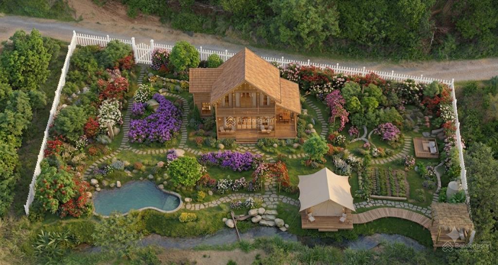 Nhà vườn nghỉ dưỡng bên suối sẵn 200m2 thổ cư  xây dựng nhà gỗ, bản vẽ sẵn có, đầu tư đón hạ tầng