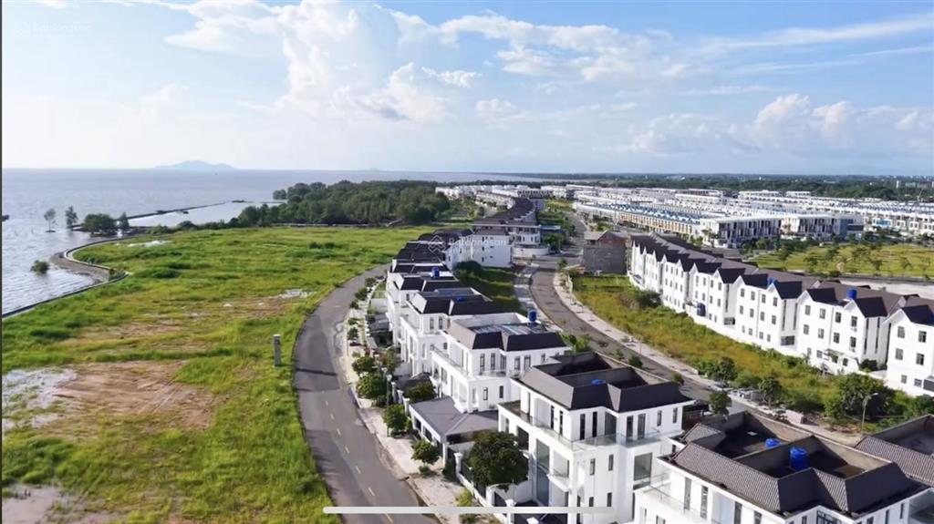 Bán biệt thự mặt biển khu đô thị tây bắc, tp rạch giá, kiên giang. đối diện quảng trường biển