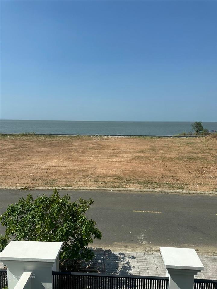 Bán biệt thự mặt biển khu đô thị tây bắc, tp rạch giá, kiên giang. đối diện quảng trường biển