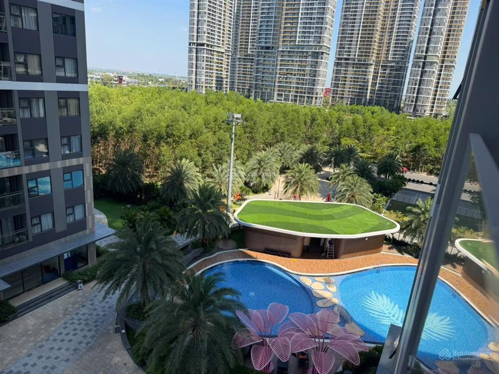 Cần bán căn hộ 2pn view hồ bơi resort giá bán 2,850 tỷ