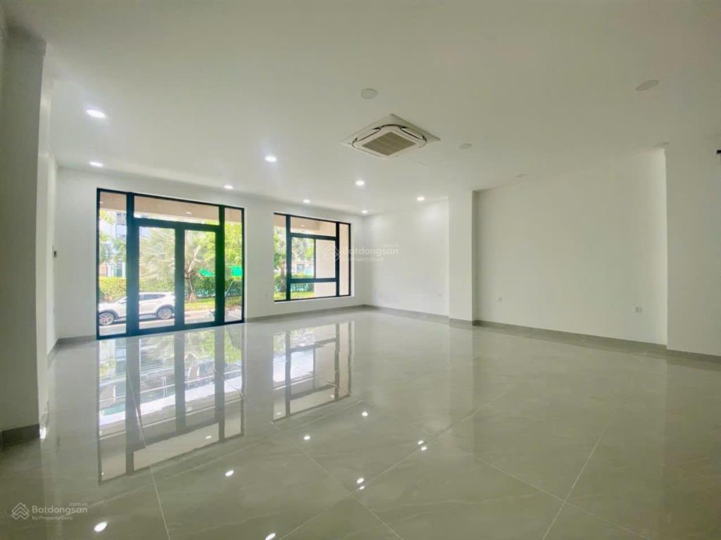 Toà nhà văn phòng đường 37 cho thuê theo tầng với diện tích 7m x 20m . xuất được vat
