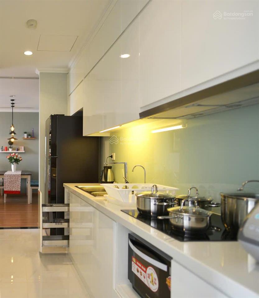 Cần bán căn hộ 3 ngủ tại vinhomes nguyễn chí thanh, 130m2 căn góc đẹp.  0975 034 ***