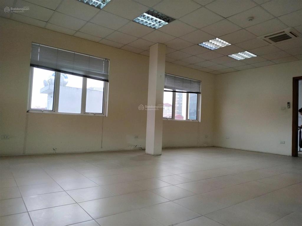 Chủ nhà  cho thuê văn phòng tòa nhà mico phố núi trúc, phường giảng võ 45m2 giá chỉ 8 triệu/tháng.