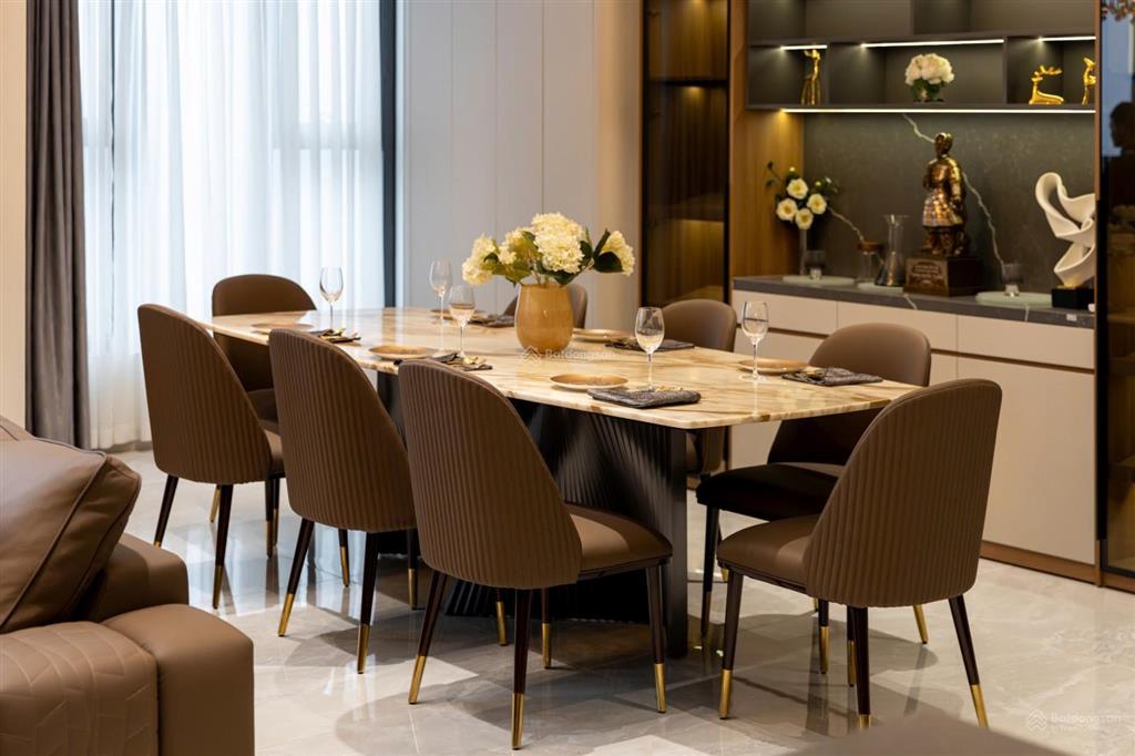 Cho thuê căn hộ 190m2 căn góc 3pn, full đồ. giá thuê 55tr/tháng.