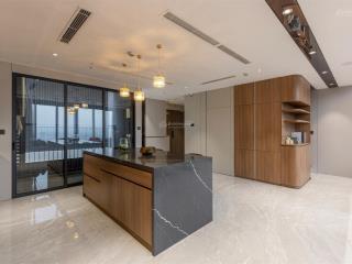 Cho thuê căn hộ 190m2 căn góc 3pn, full đồ. giá thuê 55tr/tháng.
