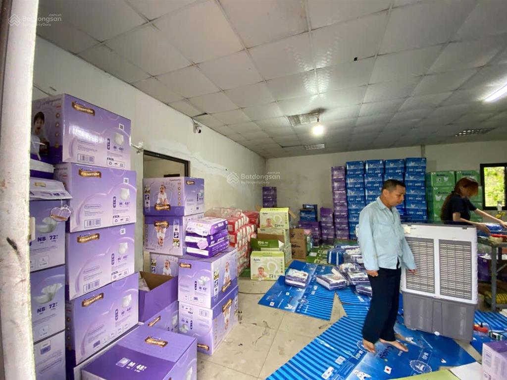 Cho thuê ngay kho 250m2 tại trại gà, phú diễn, bắc từ liêm hà nội giá 80, xe cont đỗ cửa chính chủ