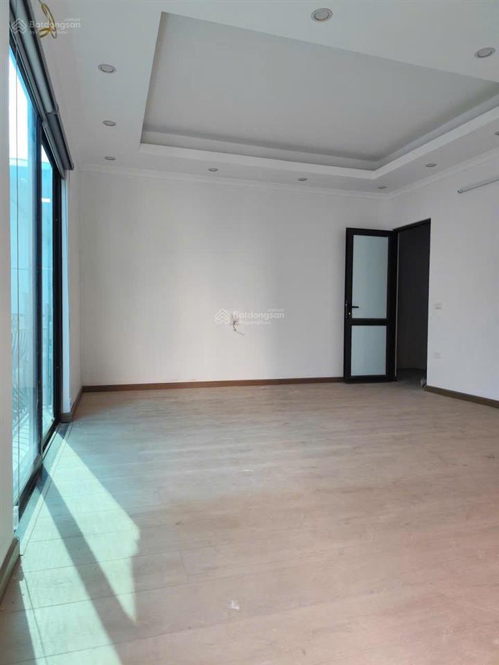 Nhà diện tích rộng, 46m4 tầng 4pn, đi bộ ra tàu điện, bến xe yên nghĩa tại quang trung yên nghĩa.
