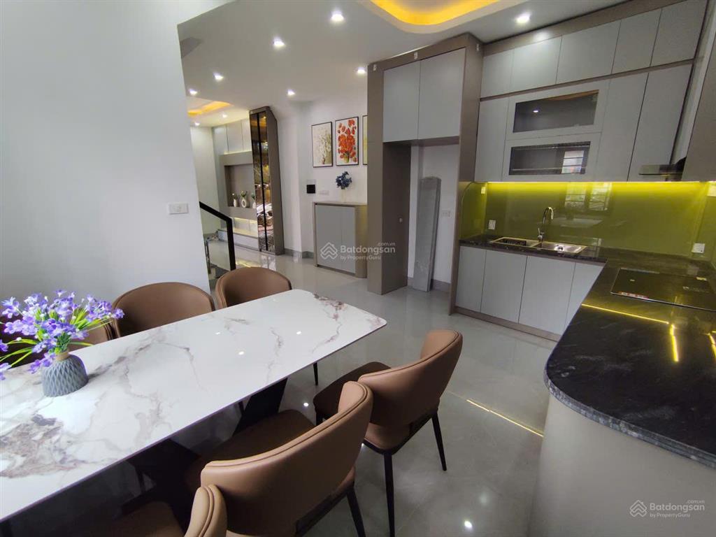 Nhà bình minh, full nội thất, thoáng trước sau, 10m ra ô tô tải thông, dt 42m 3t giá 3 tỷ 95