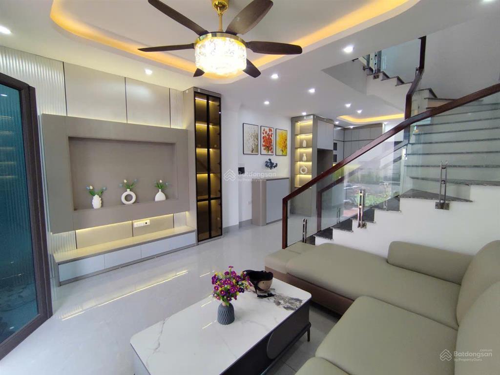 Nhà bình minh, full nội thất, thoáng trước sau, 10m ra ô tô tải thông, dt 42m 3t giá 3 tỷ 95