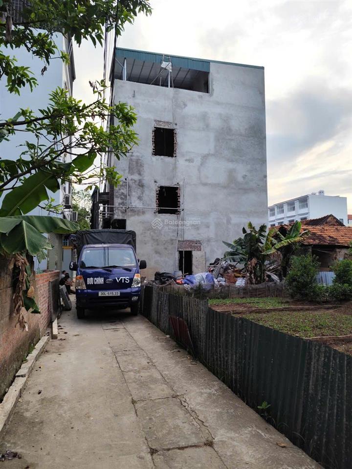 Đất biên giang, mặt ngõ thông, ô tô đỗ trước đất, dt 38m² không lỗi phong thủy, giá 3 tỷ 8