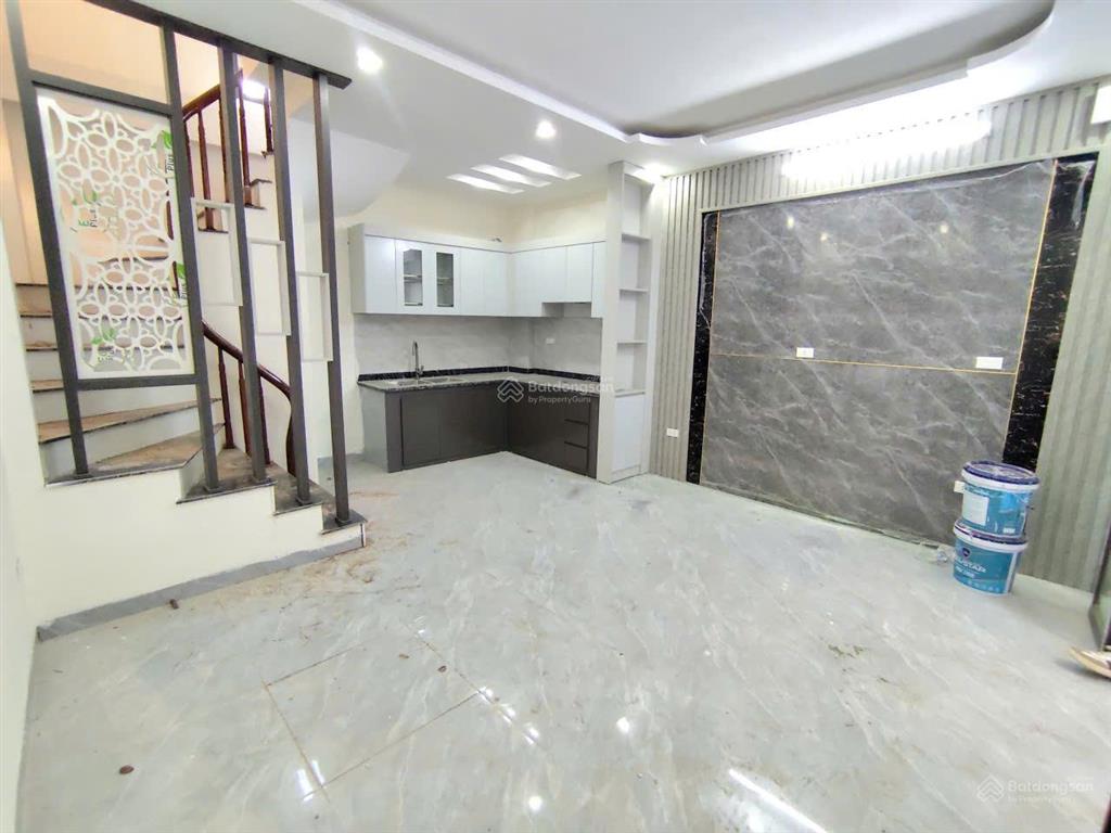 Cc gửi bán nhà biên giang, cách 1 nhà ra ngõ thông ô tô, bán kính 500m ra ql6, dt 30m4t giá 3 tỷ 2