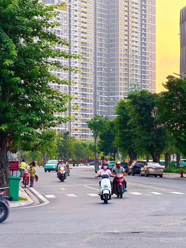 Cho thuê shophouse đối diện vincom 85m2, ngay trung tâm thuận tiện kinh doanh mọi ngành