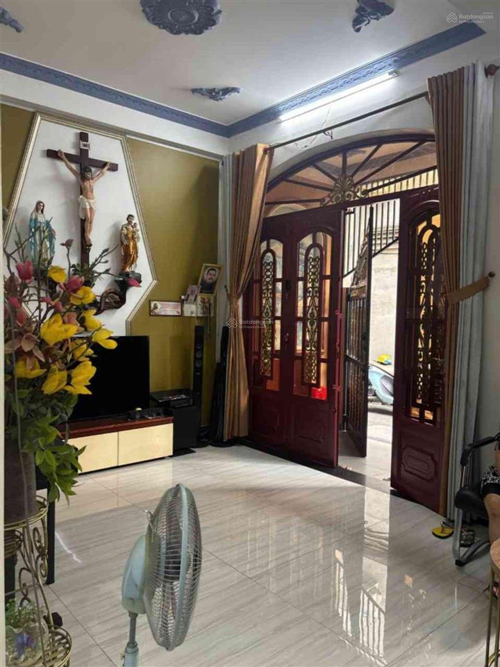 Bán gấp căn nhà 2 tầng ngay đặng văn bi, trường thọ, thủ đức, dt 120m2 (6,1x18m), nhỉnh 5 tỷ