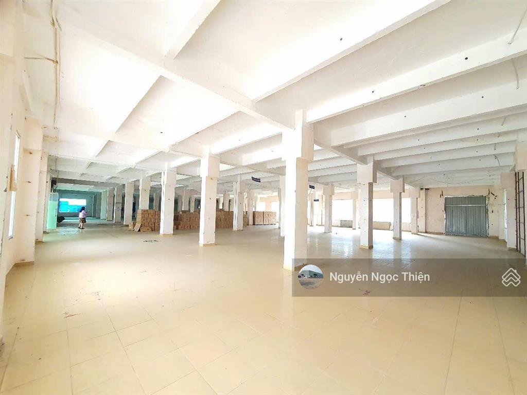 Cho thuê 2800m2 làm kho, vị trí mặt tiền võ văn kiệt, quận 6