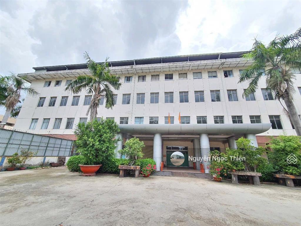 Cho thuê 2800m2 làm kho, vị trí mặt tiền võ văn kiệt, quận 6