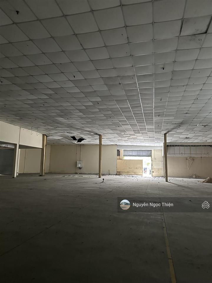 Cho thuê xưởng 900m2 gần ngã 4 thủ đức