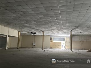 Cho thuê xưởng 900m2 gần ngã 4 thủ đức