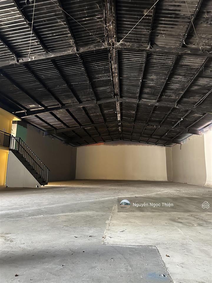 Cho thuê mặt tiền showrom , cửa hàng , kho 1000m2 gần kcn cao , quận 9