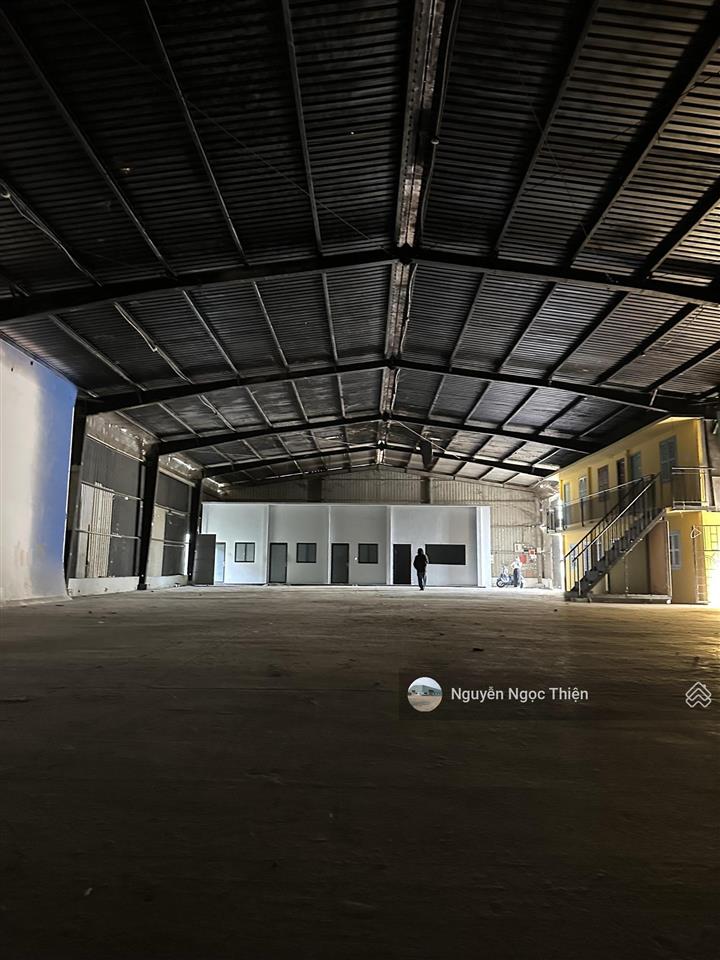 Cho thuê mặt tiền showrom , cửa hàng , kho 1000m2 gần kcn cao , quận 9