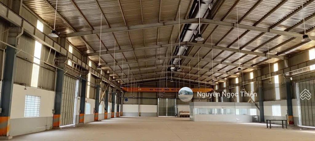 Cho thuê kho 1300m2 mt quốc lộ 1a , thủ đức