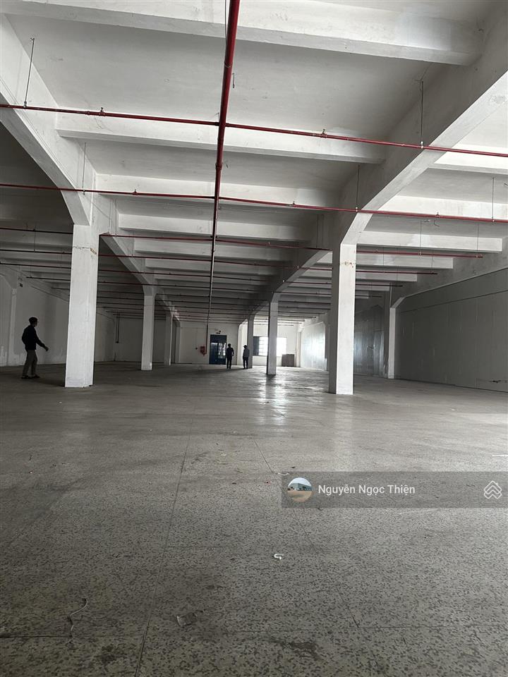 Cho thuê xưởng 1000m2 gần ngã 4 thủ đức