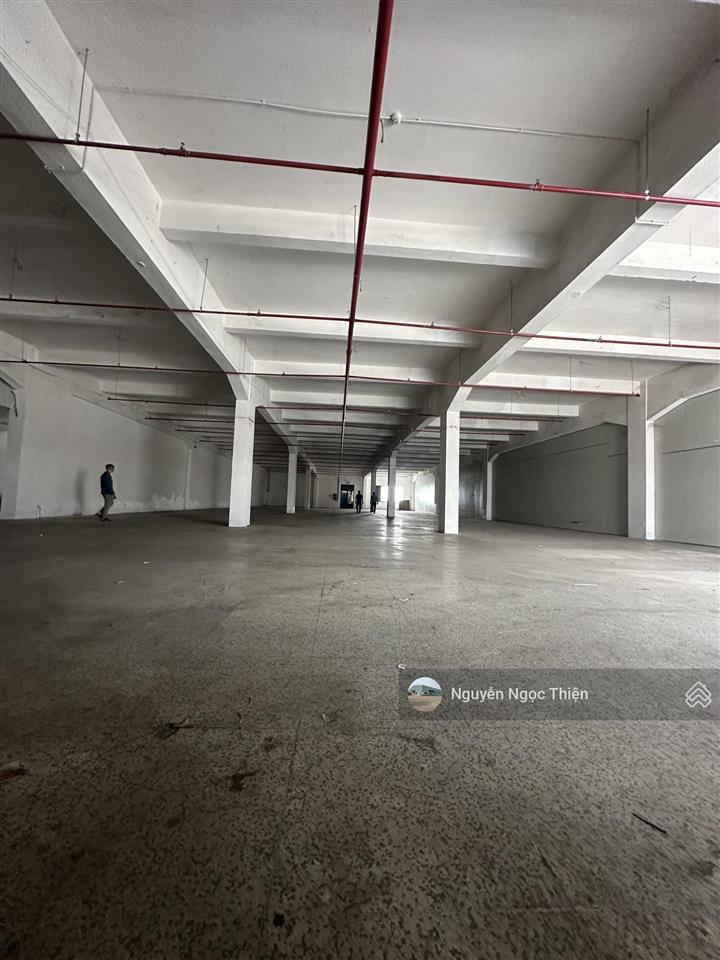Cho thuê xưởng 1000m2 gần ngã 4 thủ đức