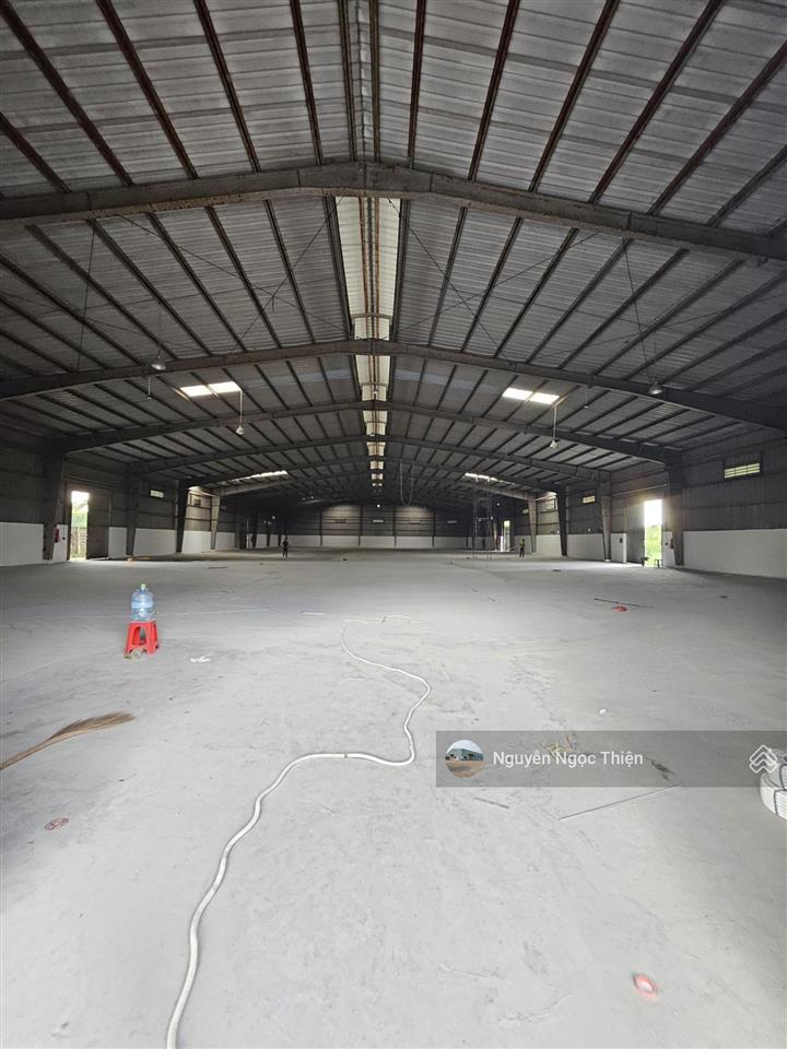 Cho thuê kho 2900m2 mặt tiền quận 9 (gần vòng xoay liên phường)