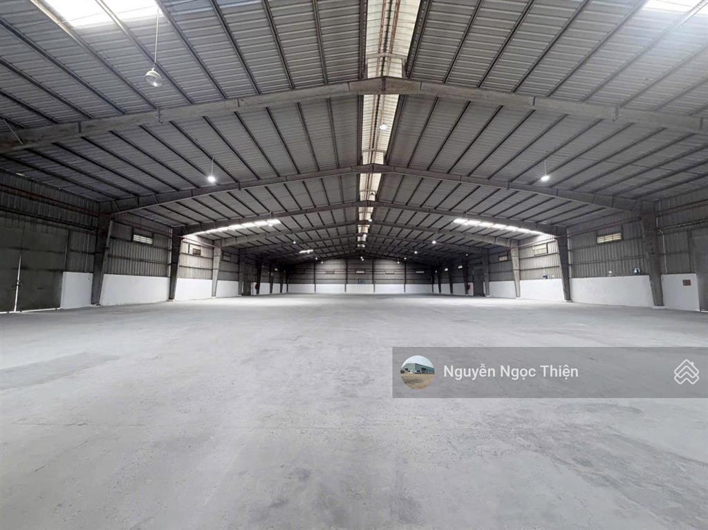 Cho thuê kho 2900m2 mặt tiền quận 9 (gần vòng xoay liên phường)