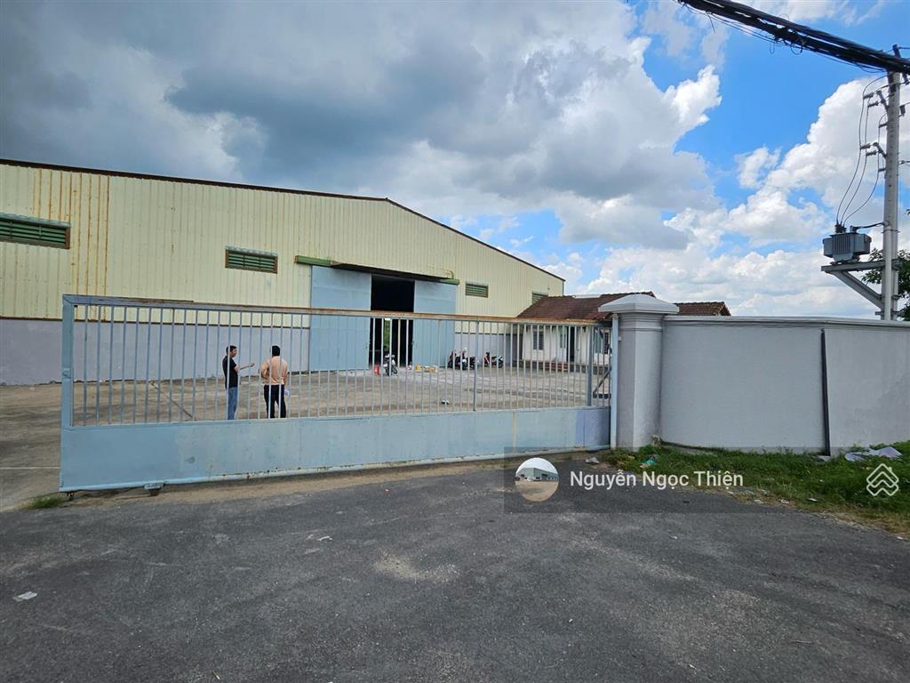 Cho thuê kho 2900m2 mặt tiền quận 9 (gần vòng xoay liên phường)