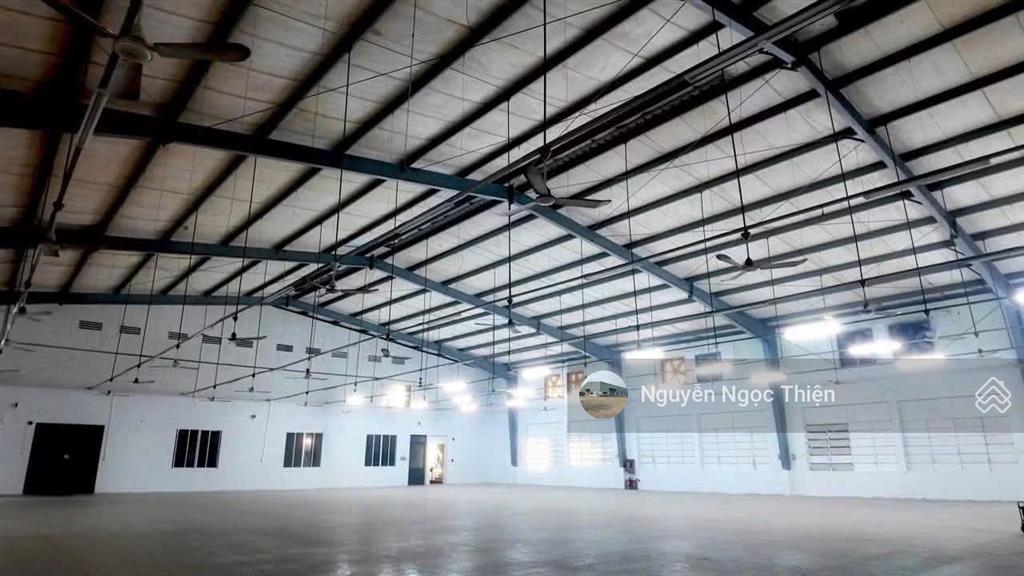 Cho thuê kho 3000m2 lã xuân oai, quận 9 (gần kcn cao)