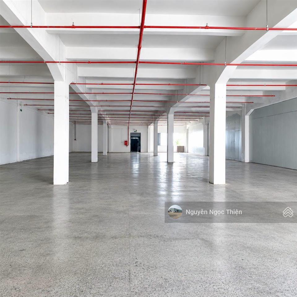 Cho thuê xưởng 890m2 gần ngã 4 thủ đức