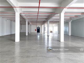 Cho thuê xưởng 890m2 gần ngã 4 thủ đức