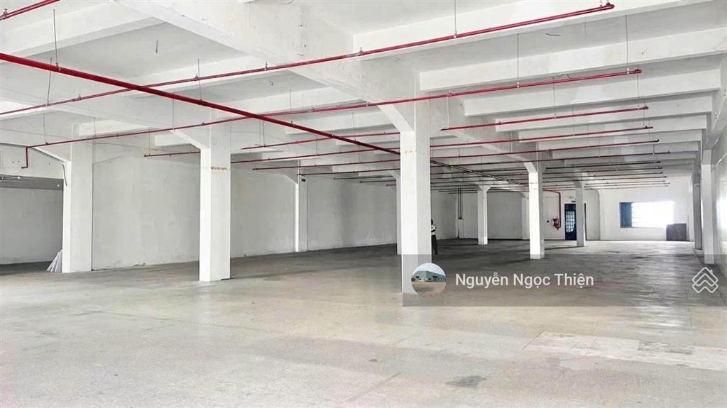 Cho thuê xưởng 890m2 gần ngã 4 thủ đức