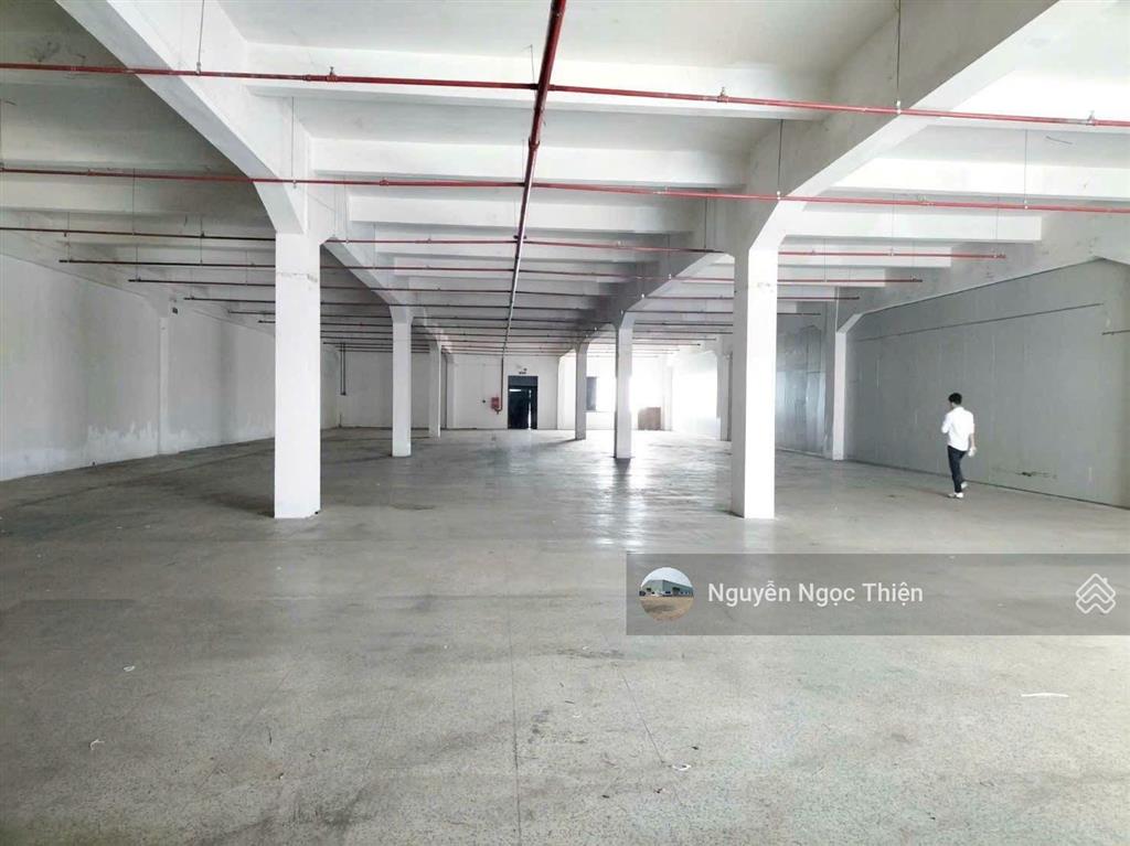 Cho thuê xưởng 890m2 gần ngã 4 thủ đức