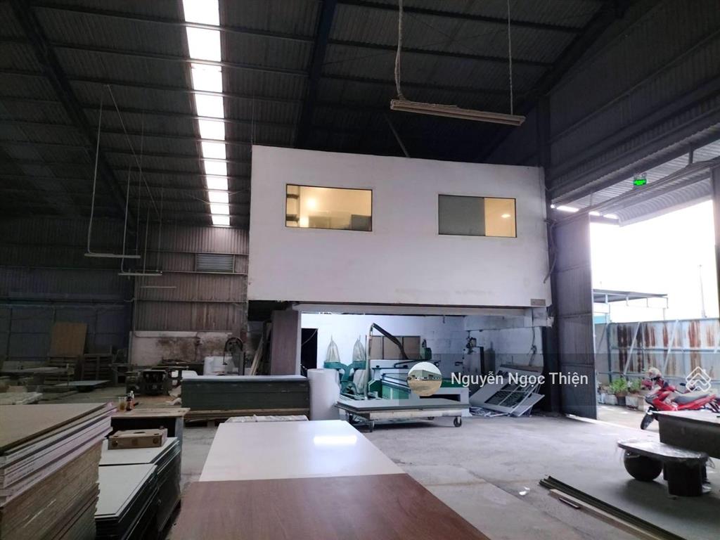 Cho thuê xưởng 1300m2 gần vinhome quận 9